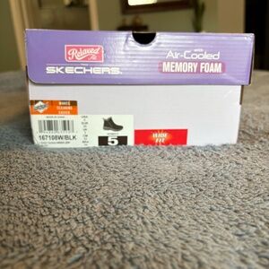 Skechers Easy Going High Zip ankle boots